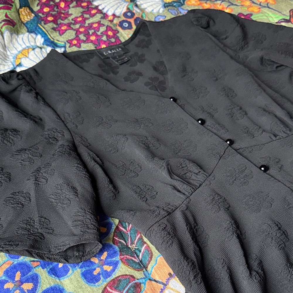 Gracia Black V-Neck Button-Front Maxi with Puff Sleeves - Picture 5 of 5
